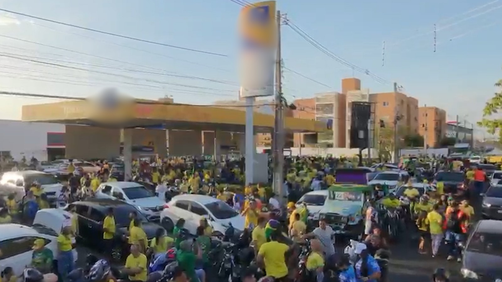 Motocarreata pró-Flávio Bolsonaro reúne apoiadores em Teresina