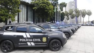 Suspeita de aplicar golpes na venda de passagens aéreas é presa