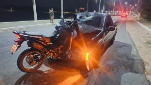 Motociclista morre após caminhonete invadir contramão e bater em moto