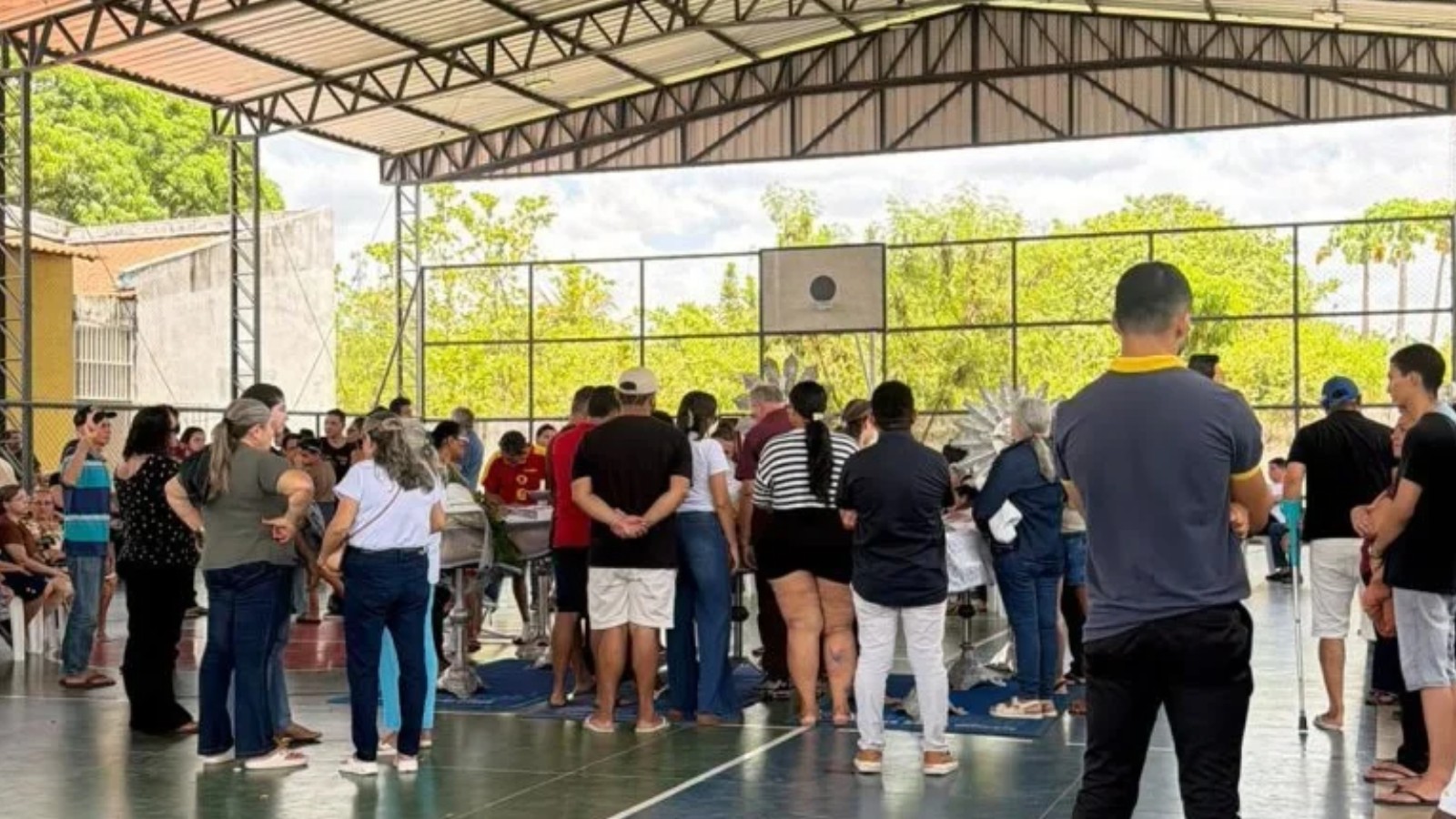 Casal, filho e sobrinha mortos em acidente são sepultados no PI; criança segue internada
