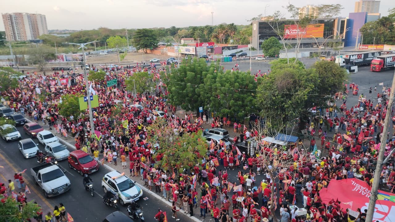 Apoiadores de Lula fazem ato antes do 2º turno em Teresina