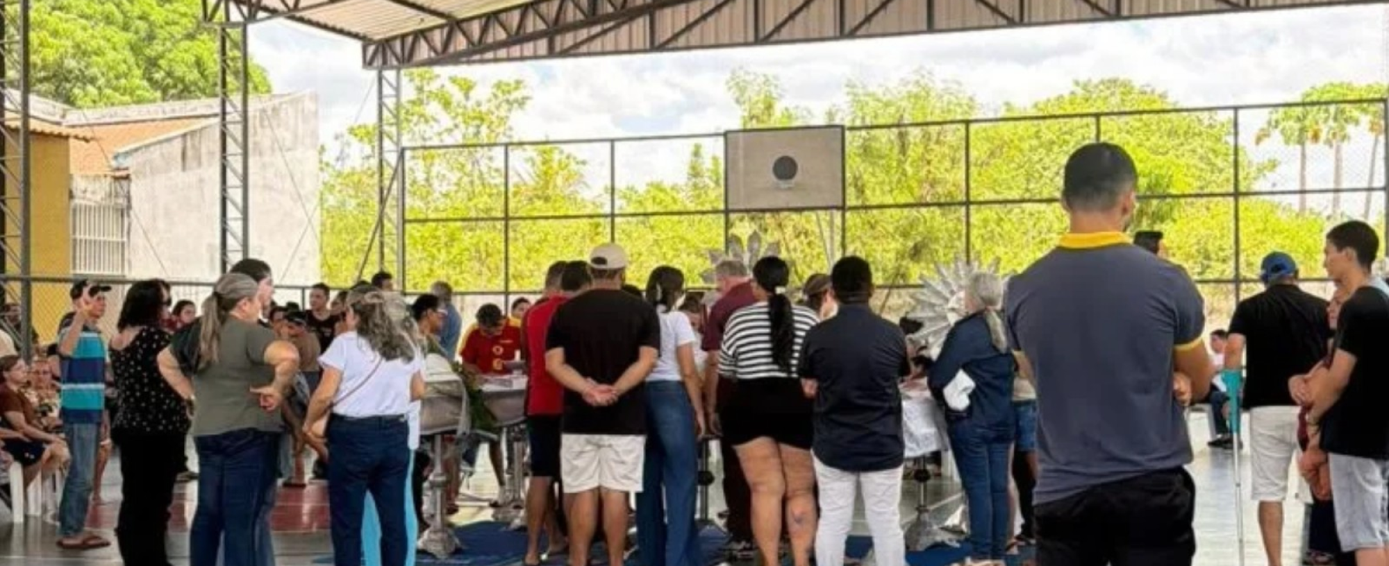 Casal, filho e sobrinha mortos em acidente são sepultados no PI; criança segue internada