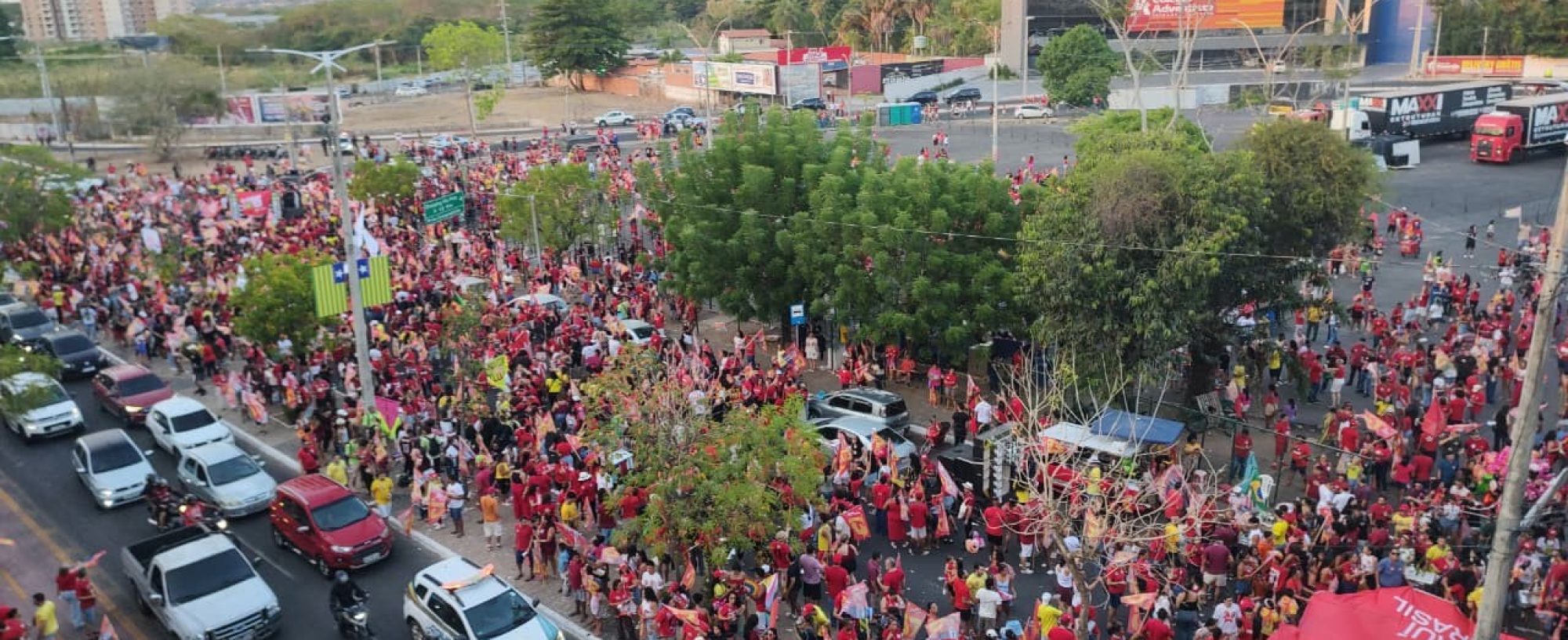 Apoiadores de Lula fazem ato antes do 2º turno em Teresina